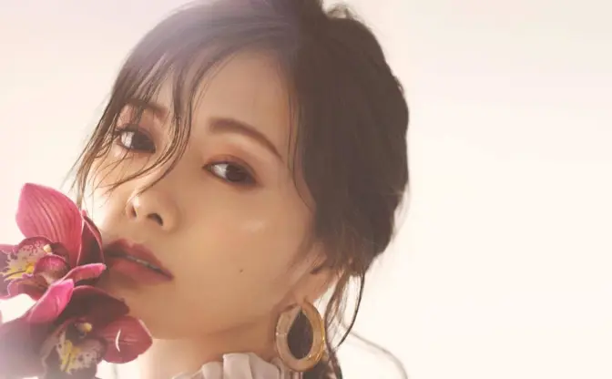 白石麻衣、秋冬コーデに身を包む　ファッションブランド「GRL」の新ミューズに