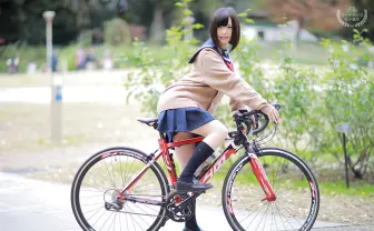人気レイヤー 肉球あやと「女子高生×ロードバイク」が大変ありがたい