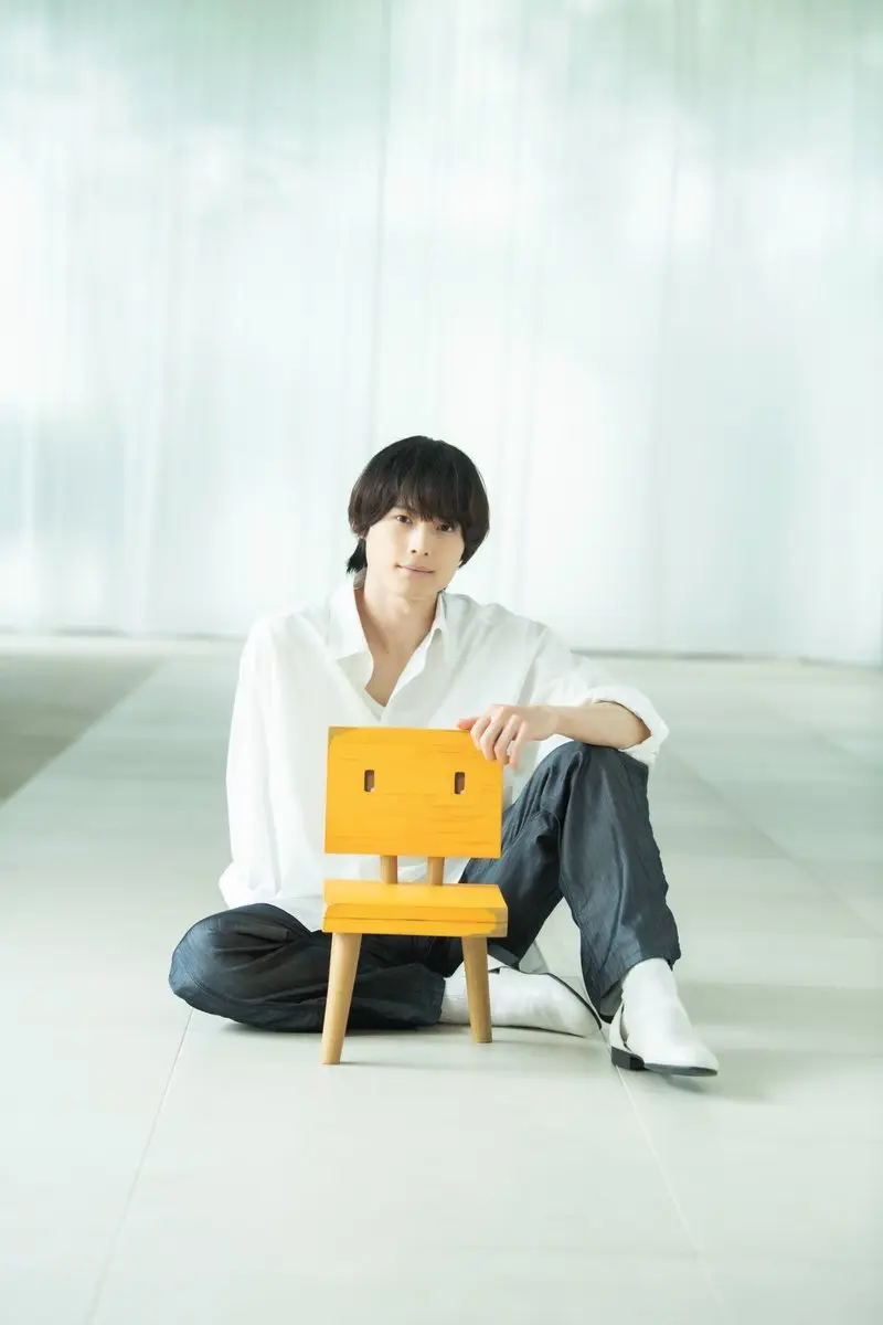 新海誠『すずめの戸締まり』で松村北斗が声優初挑戦「彼の声の芝居は鮮烈」