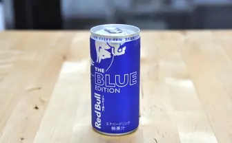 ぽぽ様レッドブル1.ブルーベリー1 真っ青”なレッドブル！ 新機軸のブルーベリー味を飲んでみた