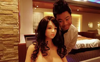 史上初？ ラブ○ールがアイドールとしてデビュー、握手会も開催！