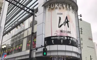「FOREVER 21」日本再上陸、アダストリアが2023年に店舗展開