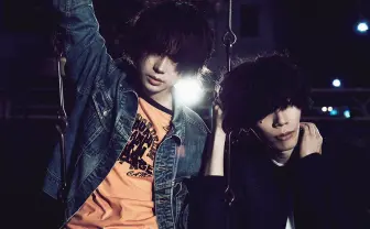 米津玄師×菅田将暉「灰色と青」公開 喫煙姿もセクシーなエモMV