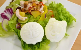 ドラえもんのゆでたまごが可愛い！ 簡単調理のクッキングトイとコラボ