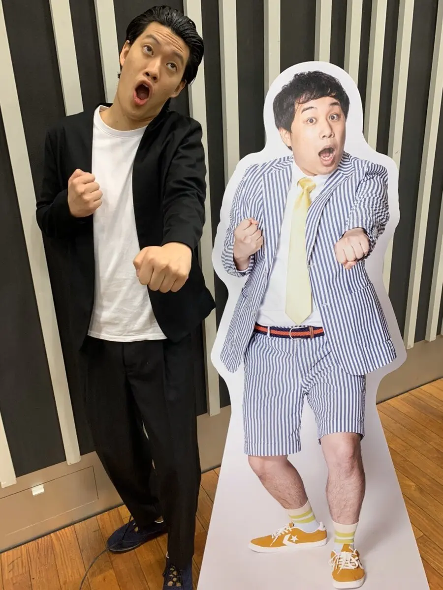 左が粗品さん／画像は粗品さんTwitterより