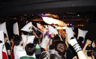 「抱枕奇祭2015」実録レポート 抱き枕が御神体となった瞬間…!