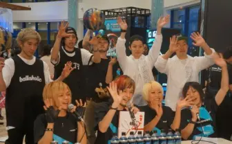 大人気踊り手ユニット「ギルティ†ハーツ」も挑戦！　世界初公開「パワーエイド」の全面LED自販機が超クール