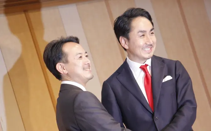 ヤフーとLINE、経営統合で合同記者会見 「強い危機感と大きな志」語る