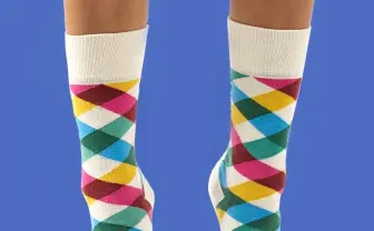 Slack柄の靴下がポップ！ 便利コミュニケーションツールを履いちゃえ