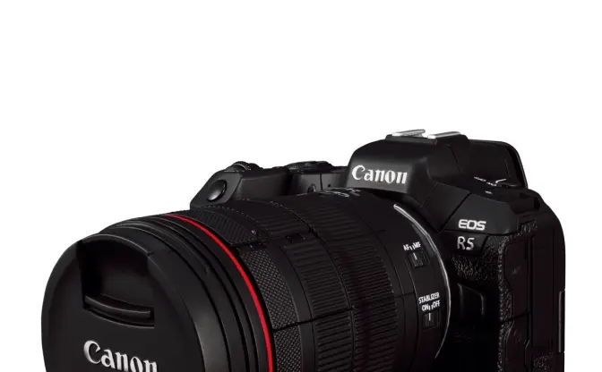 Canonのカメラがトランスフォーマーと合体！ キヤノン担当者「感激しました」