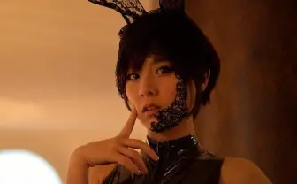 あの過激コスがヴィレヴァンに！ フロントジッパー競泳水着が依然話題