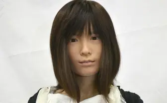 美少女アンドロイドが受付嬢！  未来感あふれるスーパーロボット展