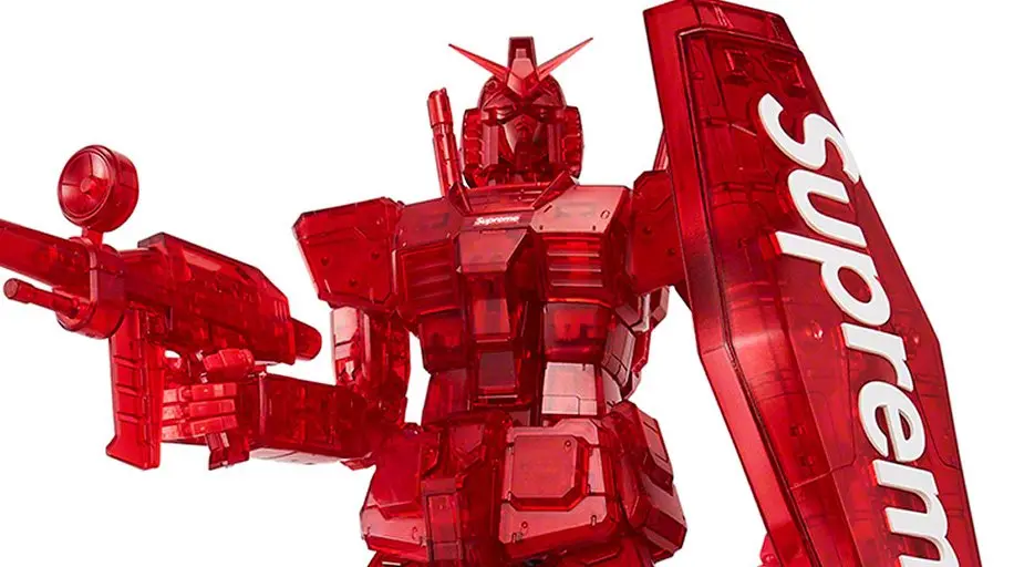 Supreme「ガンプラ」コラボ シャアも嫉妬するクリアレッドの機体 Supreme「ガンプラ」コラボ シャアも嫉妬するクリアレッドの機体