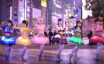 これが最新の絶対領域! 妄キャリ×光るスカート新曲MVがすごい
