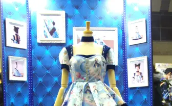 「デレマス」キャラが特注ドレスの宇宙を漂う…高速移動な柄がヤバい