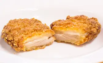 【食レポ】新作「ファミチキ だし旨醤油味」見た目も味も濃厚だった！