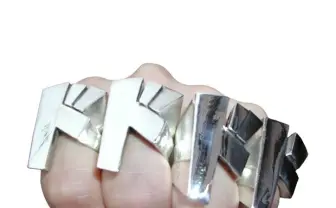 漫画の効果音リングや円周率ネックレス！ 原宿にPOPな限定ストア登場