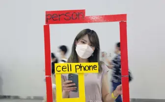 【コミケ100】ネタコス発見！ ミャクミャク様に、機械学習で認識された人