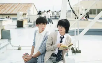 神木隆之介と高橋一生の2ショット写真を解禁。映画『3月のライオン』の生徒と教師のほっこり昼休みシーン