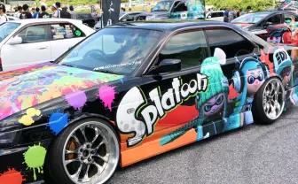 痛車の祭典、3年ぶりに開催　星街すいせい、ウマ娘、ラブライブなど110台