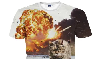 猫×宇宙!? Amazonで買えるブッ飛んだ猫Tシャツの勢いがヤバい