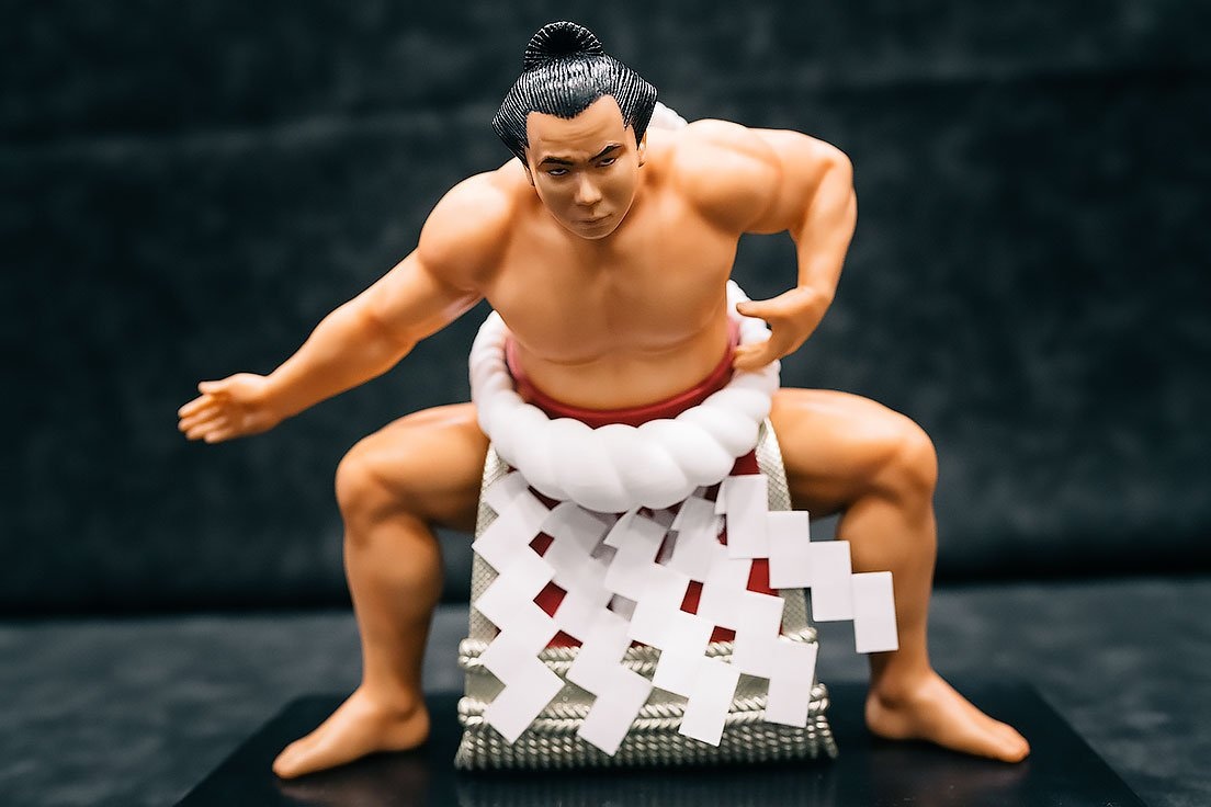 異色の「千代の富士」フィギュア土俵入り アポなしで女将さん