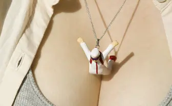 ネックレス「タニマダイバー」発売！ 谷間に飛び込みたい衝動を体現