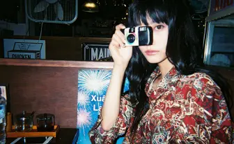 美女たちが「写ルンです」で切り取る日常 瀬戸かほ、阿知波妃皇らの写真展