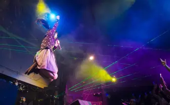 EDM女子高生──クルミクロニクル1周年ワンマン、鳴り止まないコール