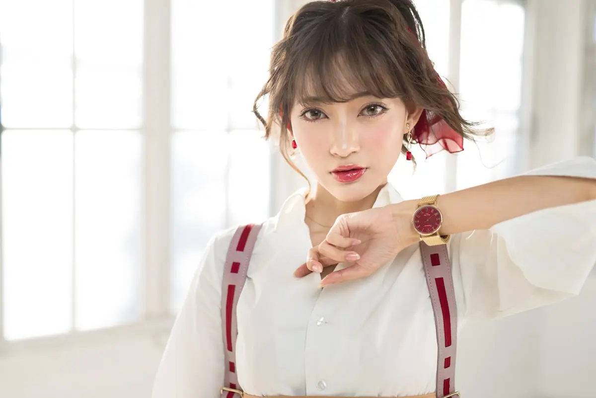 種村有菜『神風怪盗ジャンヌ』コラボアイテム　名言づくしの作品を身にまとう