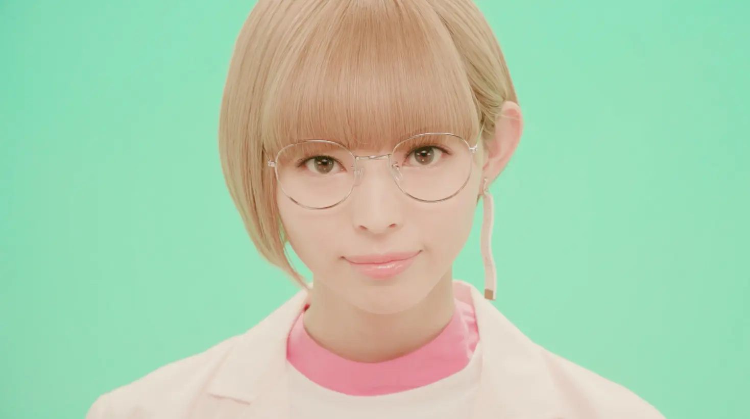 最上もが、脱退後初のMVで7变化 「柄、じゃない？」公開