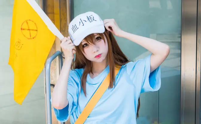 【コミケ94】猛暑の初日、美女コスプレイヤー襲来　僕のカメラもヒートアイランド