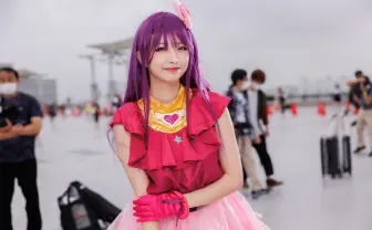 夏コミ『推しの子』星野アイのコスプレ　女優 谷口彩菜が披露した“究極のアイドル”姿