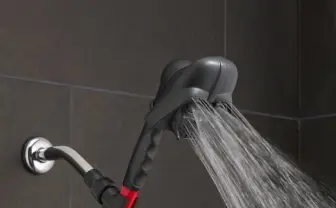 「スターウォーズ」のシャワーヘッド爆誕！  ダースベイダーの目から水…