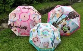 「すーぱーそに子」や「けいおん！」が本格派”痛傘”に　夏シーズンはこれで乗り切れ