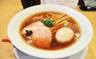 世界初のミシュラン一つ星ラーメン店「蔦」レポ　朝7時半で70人以上の行列