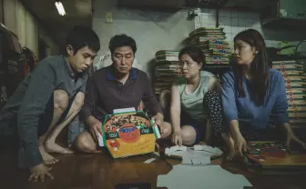 韓国映画『パラサイト』が偉業 ゴールデングローブ賞「外国語映画賞」受賞