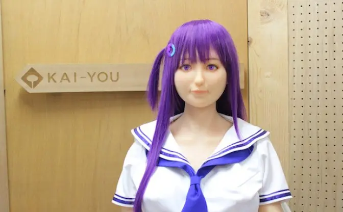 ゲーム「ヴァルキリードライヴ」の美少女が来社！ 等身大ドールが高クオリティ