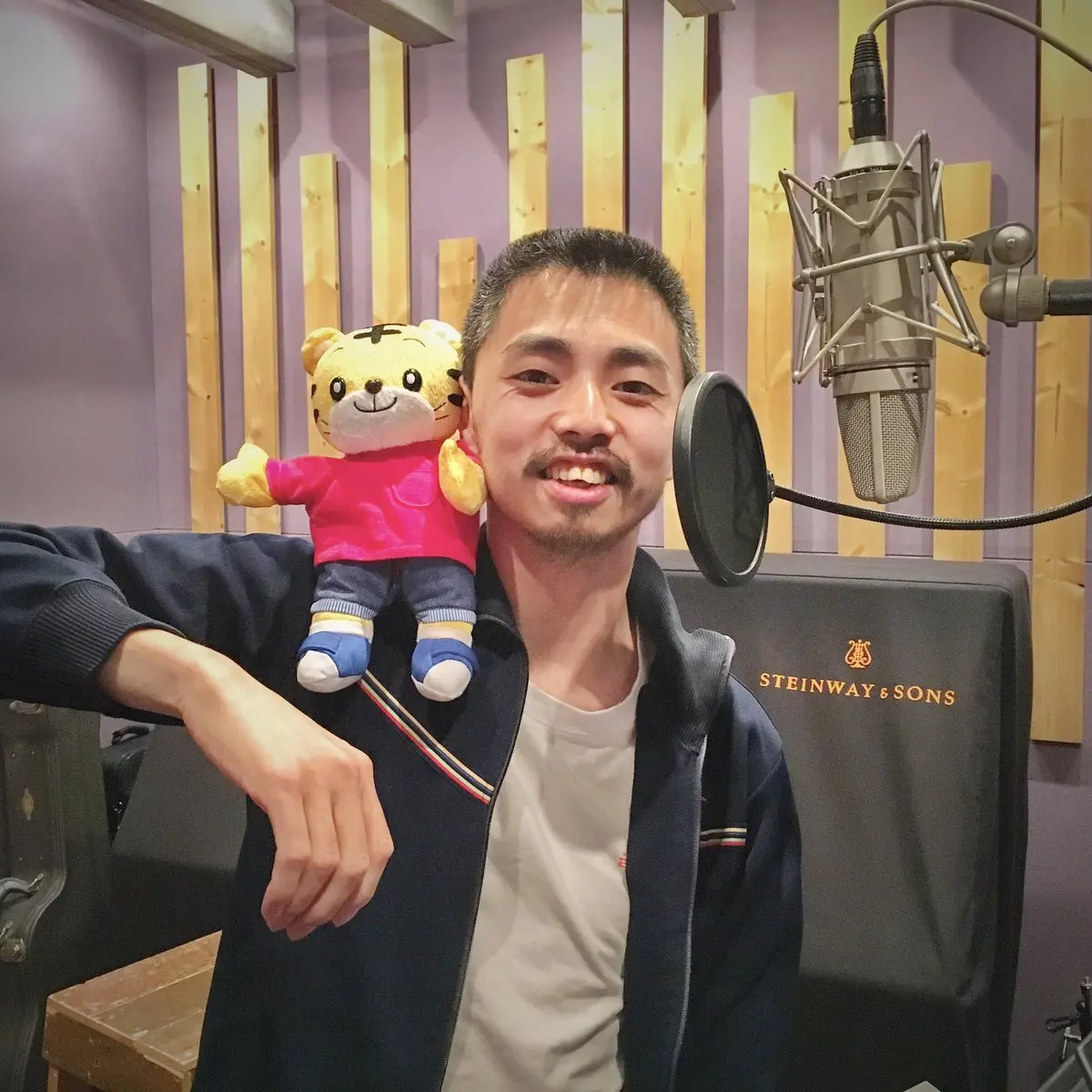 鎮座DOPENESS、しまじろうと共演　ラップのおにいさんへ