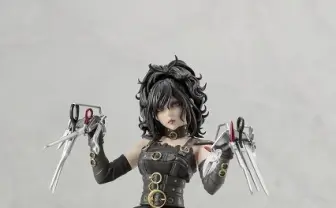 『シザーハンズ』エドワードが美少女に！ ゴスパン風フィギュアが登場