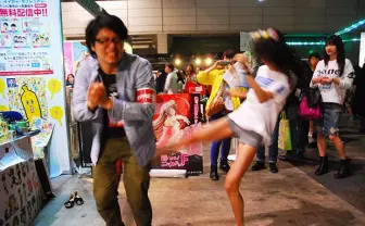 これなんてご褒美!? 超会議で美人キックボクサーにお尻を蹴られてみた