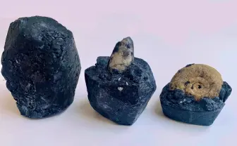 使うほど天然石や化石が姿を現す「発掘石鹸」 たくさん手洗いしたくなる