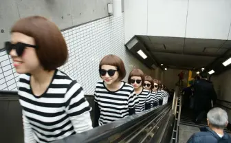 「オン眉」女子が大量発生！  三戸なつめのそっくりさんが渋谷原宿に