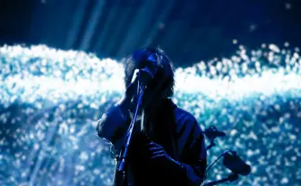 須田景凪、初のライブ映像公開 「veil」「青嵐」「はるどなり」の3曲