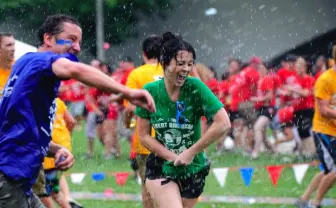 日本初の水かけ祭り「ウォーターラン」で水風船10万個! ルールは「絶対怒っちゃダメ」