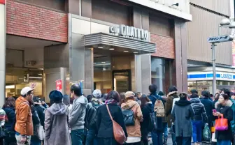 小沢健二、ゲリライベントで何が起きたのか 　ファン「何で並んでるのかわからない涙」