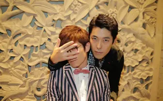 オリラジ初の写真集はBL風　青山裕企によるフェチ感たっぷりな同棲写真