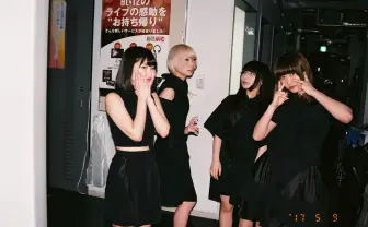 アイドルの日常を切り取る『IDOL MOMENTS』 創刊号にMaison book girl