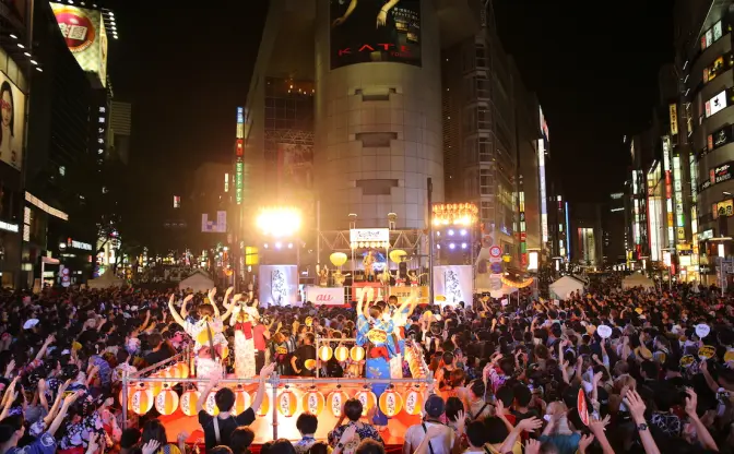 道玄坂一帯を封鎖！ 初の「渋谷盆踊り」3万4,000人熱狂、桐谷健太も登場