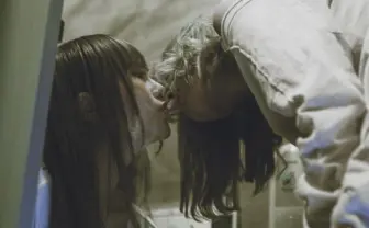 電子タバコの煙でキス 「vapekiss」が原宿系女子で流行？ 